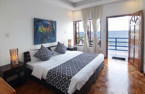 Dauin Resort | Villa in Blue
