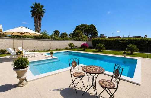 Brucoli Villa | Villa in Brucoli with 2 bedrooms sleeps 6