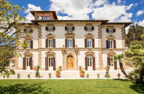 Campiglia Marittima Villa | Villa in Campiglia Marittima with 8 bedrooms sleeps 20