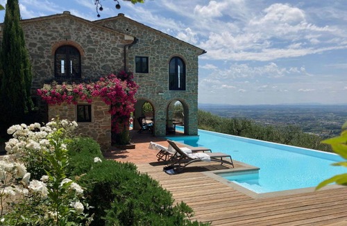 Giugnano Villa | Villa in Case Di Monte with 8 bedrooms sleeps 16