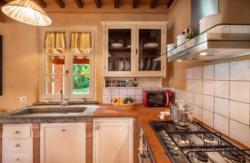 Colle di Compito Villa | Villa in Colle Di Compito with 2 bedrooms sleeps 4