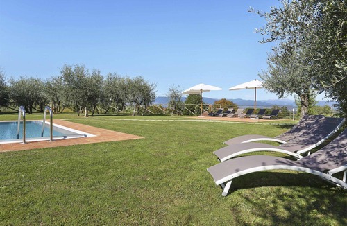 Cascine-La Croce Villa | Villa in Colle Di Compito with 5 bedrooms sleeps 9