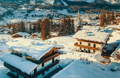 Cortina d'Ampezzo Villa | Villa in Cortina D'ampezzo with 6 bedrooms sleeps 12