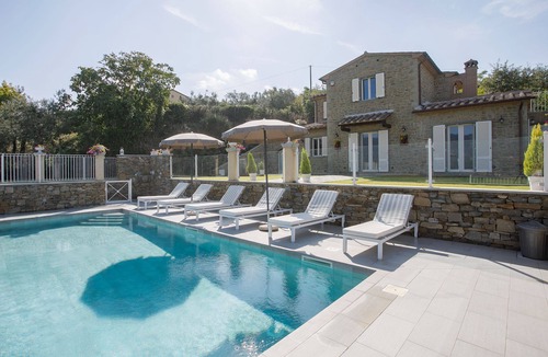 Cortona Villa | Villa in Il Castagno with 3 bedrooms sleeps 8