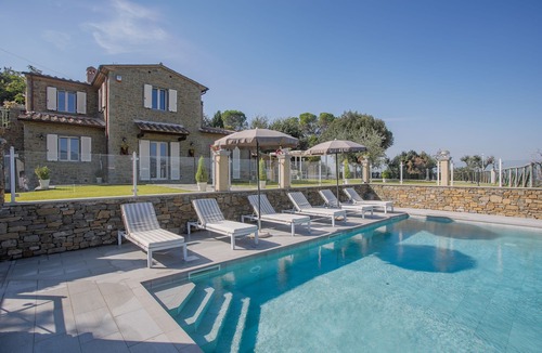 Cortona Villa | Villa in Il Castagno with 3 bedrooms sleeps 8
