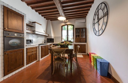 Vinci Villa | Villa in La Chiesa Collegozzi with 8 bedrooms sleeps 16