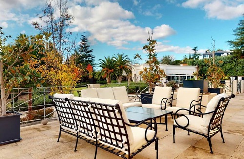 Hortaleza Villa | Villa in Madrid with 6 bedrooms sleeps 12