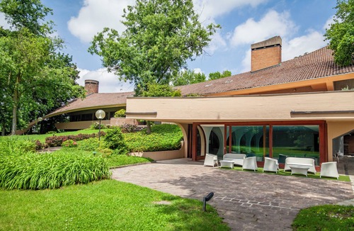 Sedriano Villa | Villa In Milan with Pool Near Fiera Milano Rho