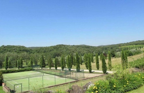 Monte Benichi Villa | Villa in Montebenichi with 7 bedrooms sleeps 16