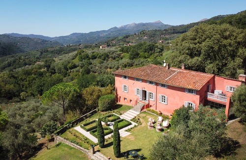 Villabuona Villa | Villa in Querce with 7 bedrooms sleeps 13