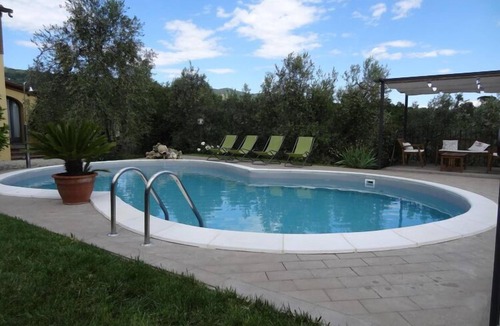 Lamporecchio House | Villa in Vinci with Private Pool & Vineyard Views