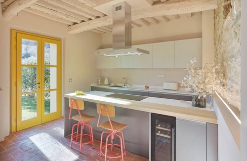 Lucca Villa | Villa /Independent home in Lucca with 7 bedrooms sleeps 16