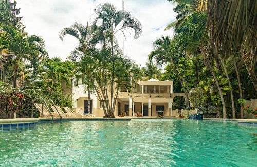Bani House | Villa Infinito Bani's Exclusive Beachside Mansion