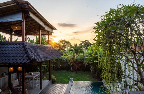 Tumbak Bayuh Villa | Villa Innerbloom stylish 2 BR with large pool and garden