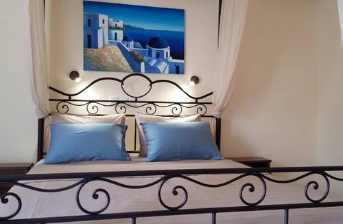 Kamari Apartment | Villa Irini Studios