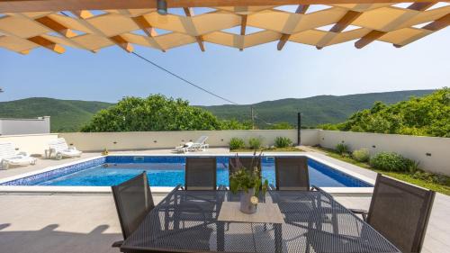 Primorski Dolac Villa | Villa Ivan by Villas Guide