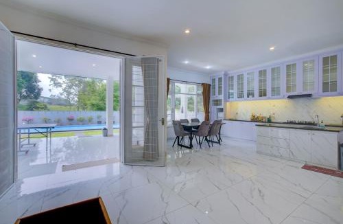 Cipanas Villa | Villa Ixora Resort