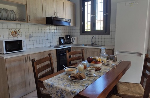 Pesada Villa | Villa 'Jasmine' with Mountain View, Wi-Fi and Air Conditioning