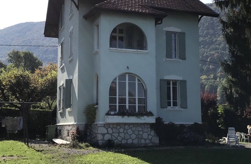 Cessenaz House | VILLA JEANNOT PIEDS DANS L'EAU mini 2 nuits