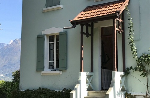 Cessenaz House | VILLA JEANNOT PIEDS DANS L'EAU mini 2 nuits