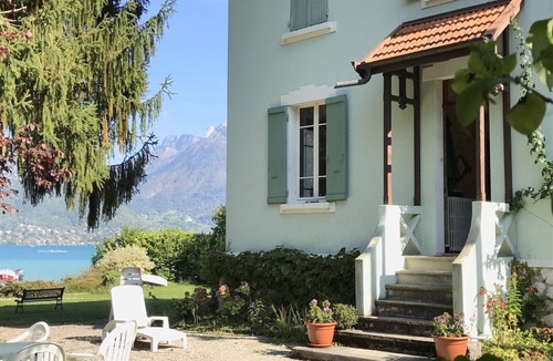 Cessenaz House | VILLA JEANNOT PIEDS DANS L'EAU mini 2 nuits