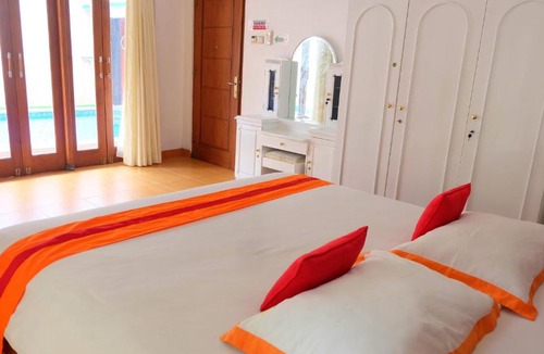 Yogyakarta House | Villa Jogja Wirosaban with Private Pool by Simply Homy