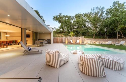 Murviel-les-Beziers Villa | Villa Joy Pool Sauna & River Escape
