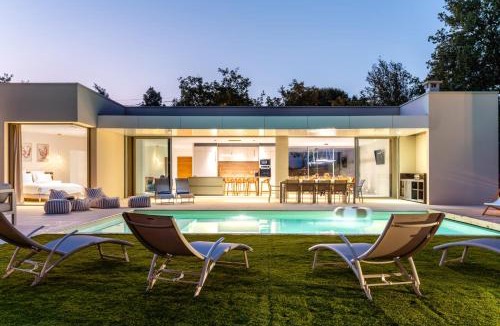Murviel-les-Beziers Villa | Villa Joy Pool Sauna & River Escape