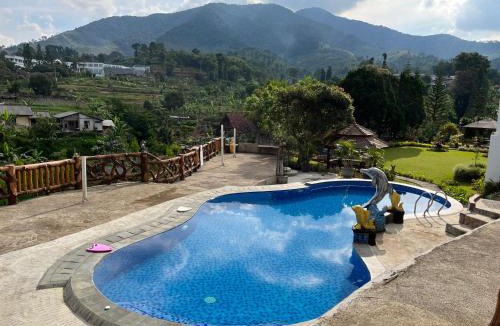 Cipanas Villa | Villa Kaca 88