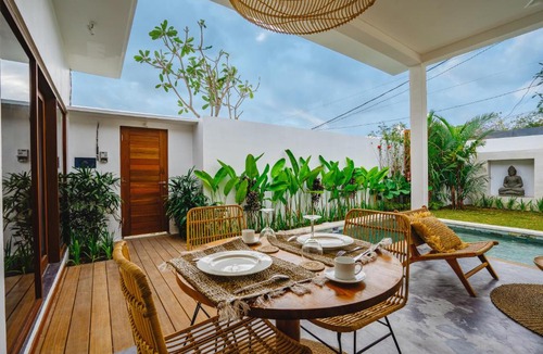 Beraban Apartment | Villa Karina - Sumptuous 1BR Private Luxury Villa Walking Distance to Nyanyi Beach