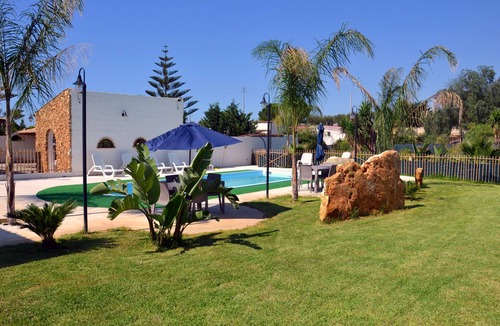 Partinico Villa | Villa Katiuscia with private pool, garden, near the beach, wifi free.