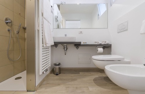 Cisano Hotel | Villa Katy