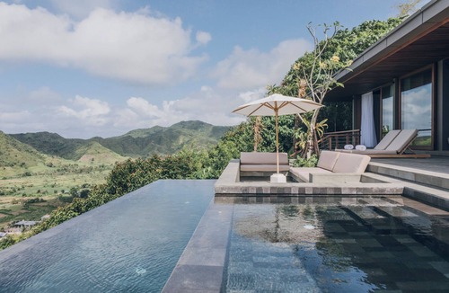 Praya Barat Villa | Villa Keluarga at Tampah Hills