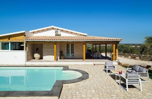 Noto Villa | Villa kika