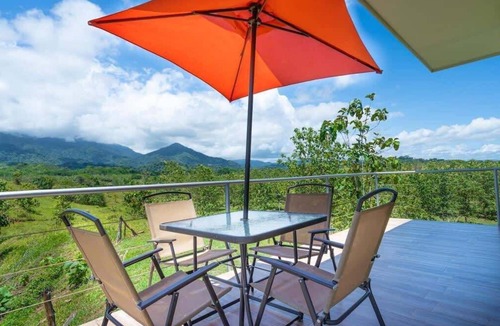 Parrita House | Villa Kiskadee - Beautiful Mountain Views