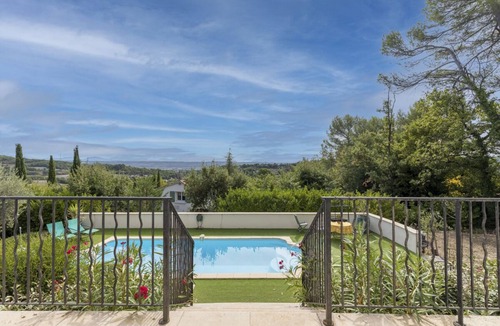 Pierrevert Villa | Villa L'Aube - Four Bedroom Villa, Sleeps 8