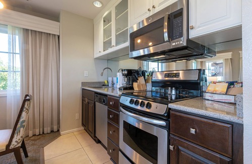 Del Mar Condo | Villa L'Auberge