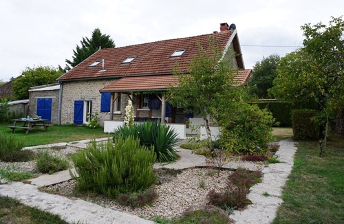Azerables House | Villa La Bazonnerie, quietly located holiday home with private swimming pool