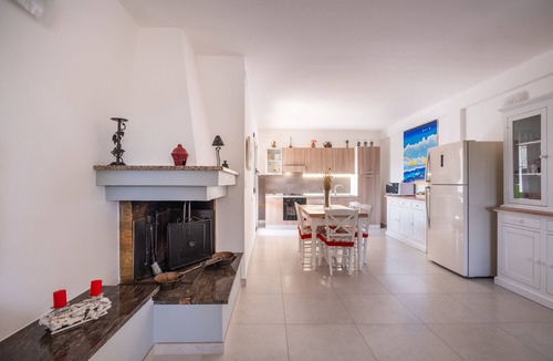 Galatone Villa | Villa 'La Collina' with Private Terrace, Wi-Fi and Air Conditioning