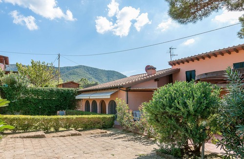 Procchio Villa | Villa La Guardiola, 11 beds 50 meters from the beach. Discount ferry.