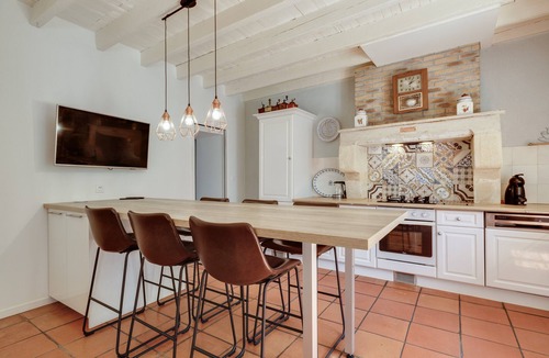 Saint-Pierre-de-Bat House | Villa 'La Maison Des Vignes' with Private Pool, Private Terrace and Wi-Fi