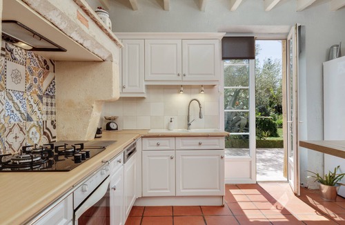 Saint-Pierre-de-Bat House | Villa 'La Maison Des Vignes' with Private Pool, Private Terrace and Wi-Fi