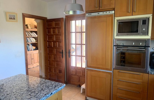 Alcaucin Cottage | Villa La Malcontenta, large private house with green spaces and swimming pool.
