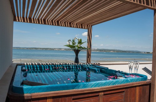 Sete Villa | Villa La Perle de Thau Direct beach access
