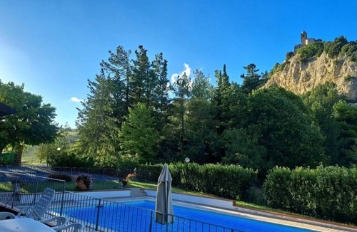 Montefalcone Appennino Villa | Villa "La Rupe", for large groups, with swimming pool and tennis court