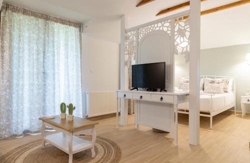 Kalyvia Varikou Apartment | Villa La Varik 2