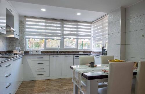 Bogazkent Villa | Villa Lale - 4 bed with top kitchen and garden!
