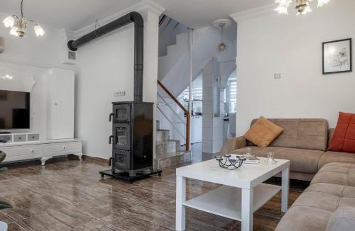 Bogazkent Villa | Villa Lale - 4 bed with top kitchen and garden!