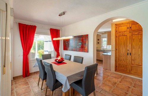 Vinuela Villa | Villa Las Alondras with Lake and Mountain View, Pool, Garden & Wi-Fi
