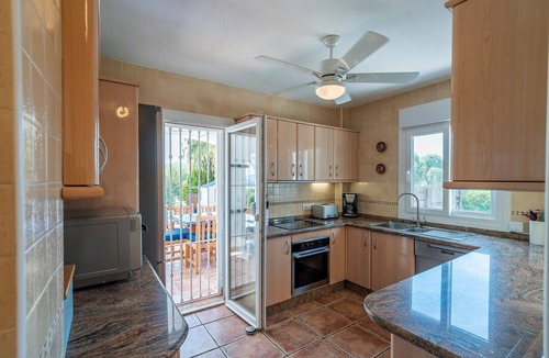 Vinuela Villa | Villa Las Alondras with Lake and Mountain View, Pool, Garden & Wi-Fi